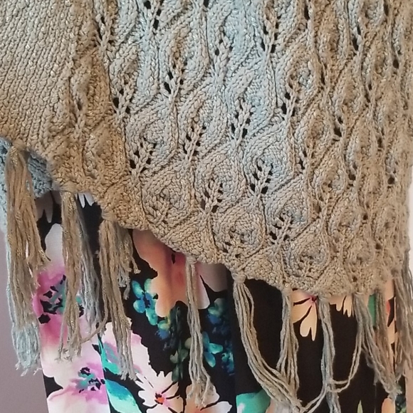 ⭐NEW⭐Knit shawl/vest - Picture 3 of 8